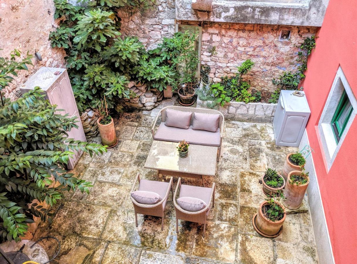 Private Courtyard Medieval Stone Home In Old Town Rovinj Eksteriør bilde